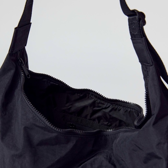 ✨BNWT - BAGGU Large Nylon Crescent Bag - Black✨ - Picture 5 of 6